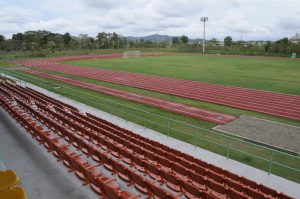 Ministro de educación Minerd entrega la pista de atletismo de Bayaguana.