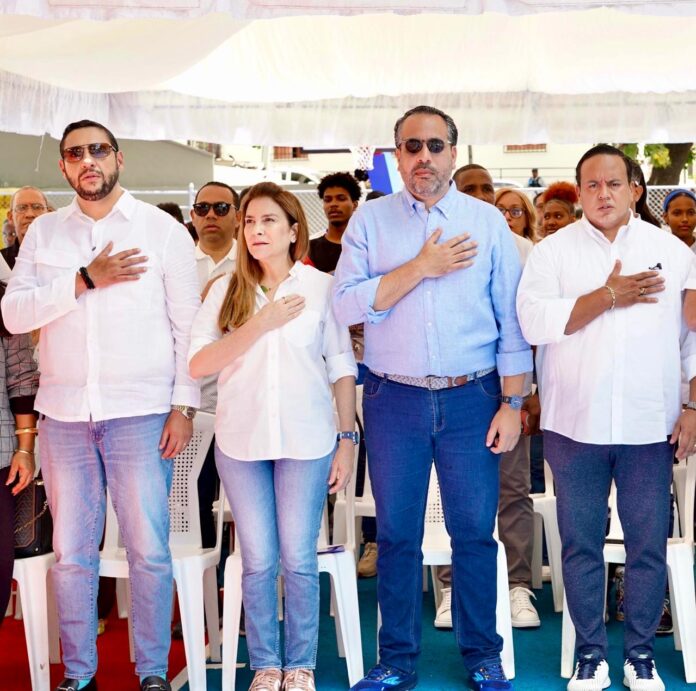 PIE DE FOTO JOSÈ CARABALLO, CAROLINA MEJÍA, ALBERTO RODRÍGUEZ MELLA Y ELVIS DUARTE