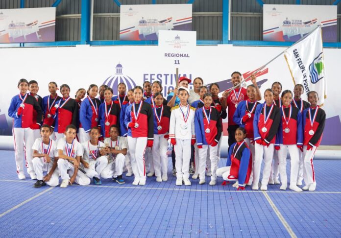 PIE DE FOTO 1 Alumnos del centro educativo George Arzeno Brugal, de Puerto Plata