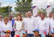 Vicepresidenta Raquel Peña y el INEFI entregan estadio de béisbol escolar en Santo Domingo Este
