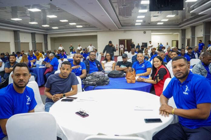 PIE DE FOTO INEFI SEMINARIO Varios de los participantes en el Seminario de Evaluación Curricular