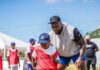 INEFI y la NFL hacen historia: Byron Matos lidera clínica de Flag Football para cientos de estudiantes dominicanos