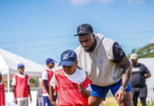 INEFI y la NFL hacen historia: Byron Matos lidera clínica de Flag Football para cientos de estudiantes dominicanos